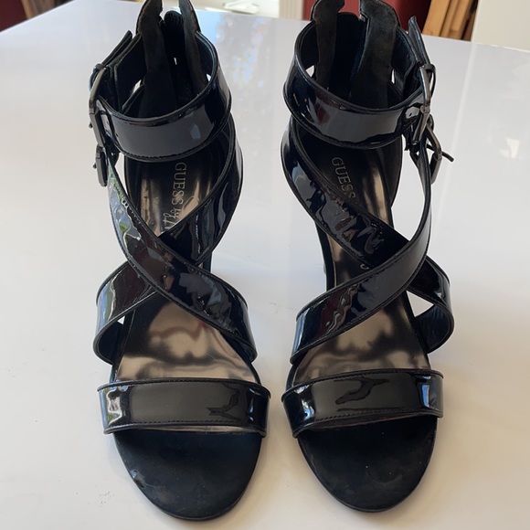 Guess Size 8 Black Patent Shoe - Picture 2 of 2
